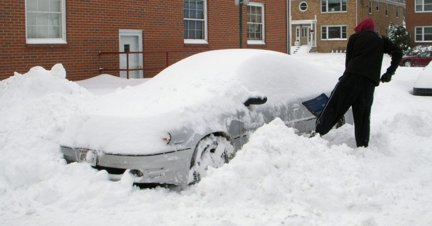 Health Canada Warning: Shoveling Snow Off Your Car Might Kill You